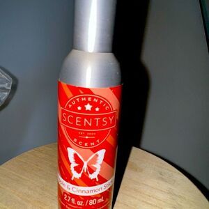 SCENTSY ROOM SPRAY ( APPLE & CINNAMON STICK )